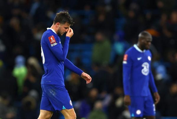 Mason Mount Pemain Chelsea, Mason Mount tampak kecewa timnya dibantai 0-4 oleh Manchester City pada laga Piala FA 2022/2023 di Stadion Etihad, Manchester, Minggu (8/1/2023). (Foto: REUTERS)