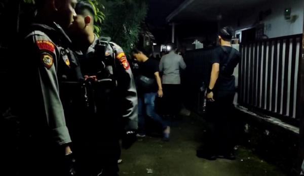 Ayah Penyekap Anak Sendiri Di Depok Diduga ODGJ, Polisi: Pelaku Merasa ...