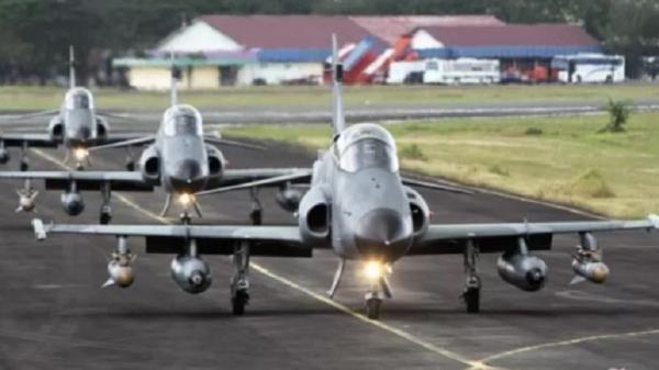 Pesawat Tempur TNI Hawk 200. (Foto: Antara).