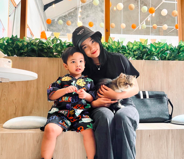 Artis Indonesia jadi om dan tante di usia muda. (Foto: instagram)