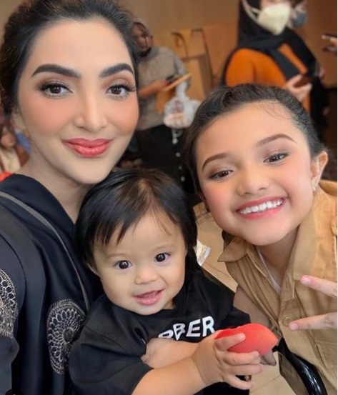 Screen Shot 2023 01 12 At 10 50 45 Artis Indonesia jadi om dan tante di usia muda. (Foto: instagram)