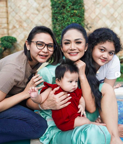 Artis Indonesia jadi om dan tante di usia muda. (Foto: instagram)