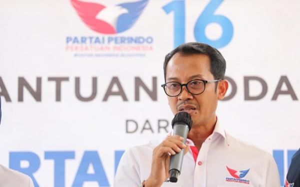 Partai Perindo Bagikan Gerobak, Sekjen: Komitmen Sejahterakan UMKM