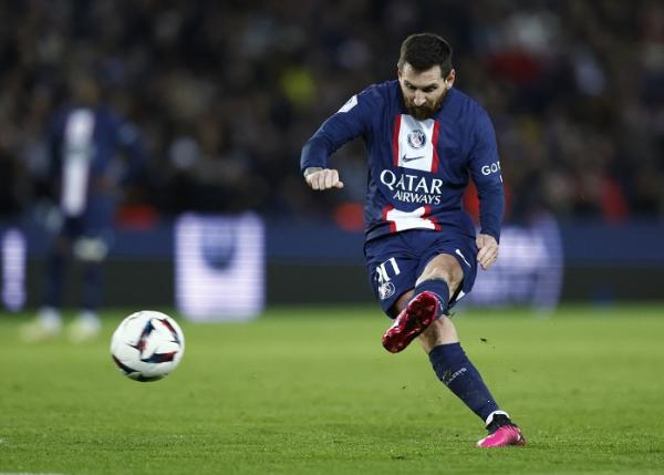 Lionel Messi PSG Paris Saint-Germain Bintang Paris Saint-Germain, Lionel Messi dikabarkan dilarang memamerkan trofi Piala Dunia di Paris. (Foto: REUTERS)
