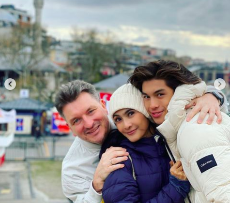 Screen Shot 2023 01 13 At 06 47 09 Artis lawas punya suami bule. (foto: Instagram)