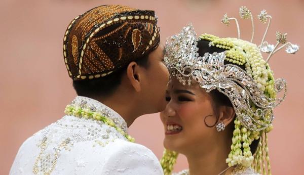 Aktris Masayu Clara dan aktor Qausar Harta Yudana. (Foto: MPI/Faisal Rahman)
