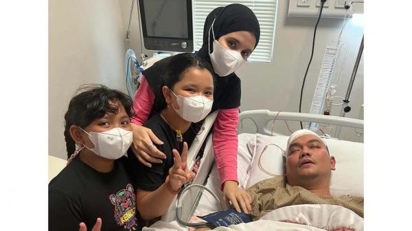 Indra Bekti bersama anak-anak dan istrinya. (Foto: dok pribadi)