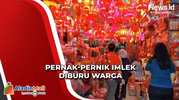 Jelang Perayaan Imlek Pernak Pernik Imlek Mulai Diburu Warga 8534