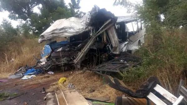 Bus Ngebut Hindari Keledai lalu Hantam Truk, 19 Orang Tewas