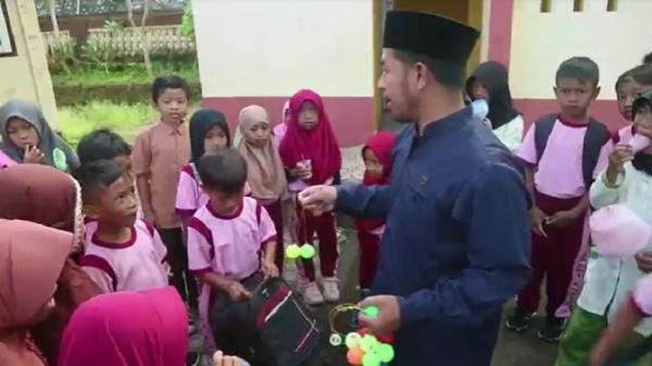Ganggu Siswa Belajar, Guru di Lombok Tengah Razia Permainan Lato-Lato 