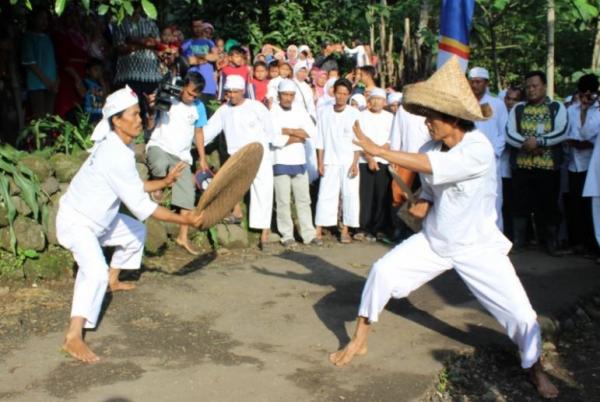 Salah satu kesenian di Kampung Adat Jalawastu, Brebes. (Foto: Pemkab Brebes)