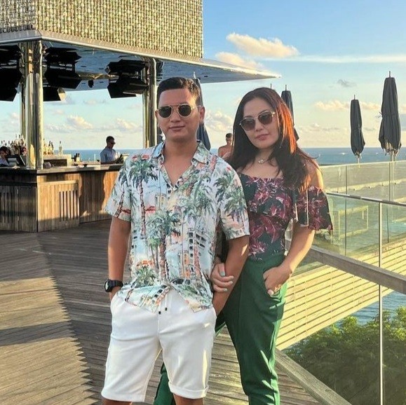 Artis Lawas Menikah dengan Brondong. (Foto: instagram)