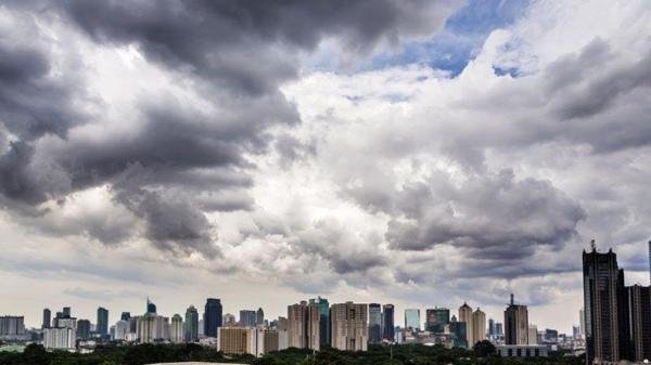 Waspadai Hujan Petir Landa Sebagian Wilayah Di Jakarta Hari Ini