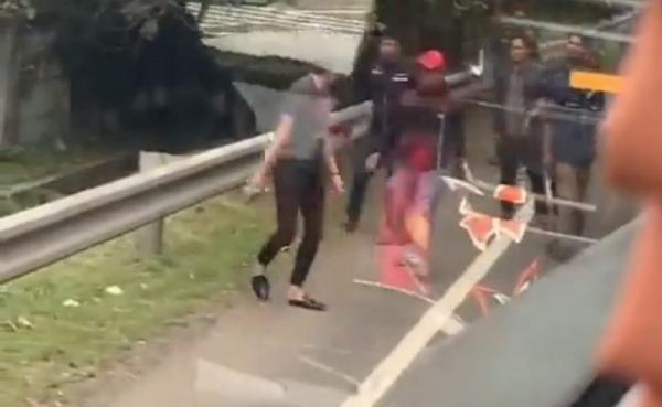 Viral Pengemudi Mobil RFS Diduga Kokang Pistol di Tol, Polisi Pastikan Warga Sipil