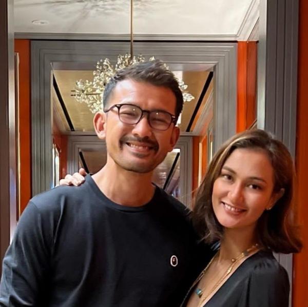 Pasangan artis suaminya lebih muda. (Foto: instagram)