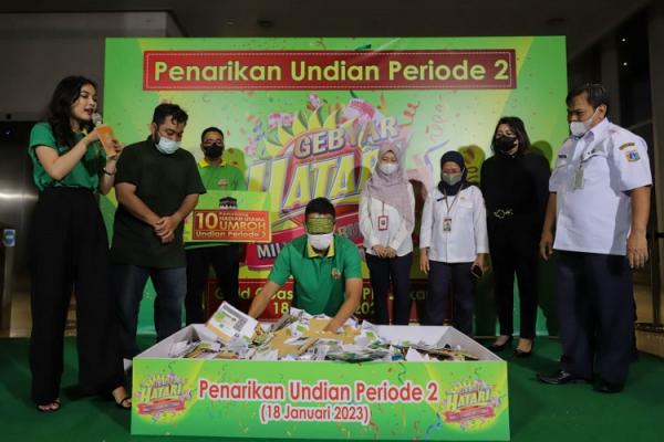 Penarikan undian Hatari Proses penarikan undian hadiah utama umroh. (Foto: MPI/Faisal Rahman)