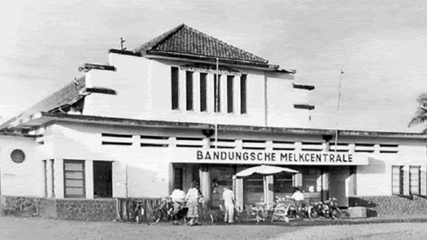 Bandoengsche Melkecentrale (BMC), berdiri pada 1928 dan jadi pusat pengolahan serta distributusi susu sapi di Bandung sejak 1932. (FOTO: ISTIMEWA/wisatabdg.com/Twitter @pariwisata_bdg)