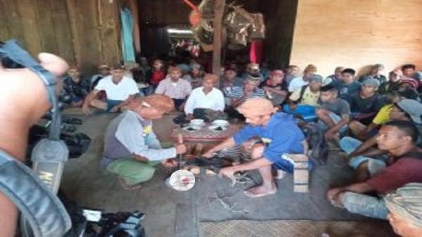 Ritual Wuat Wa’i dan Lilik Compang sebelum Lodok Lingko (Foto: Dok Dinas Pariwisata Manggarai)