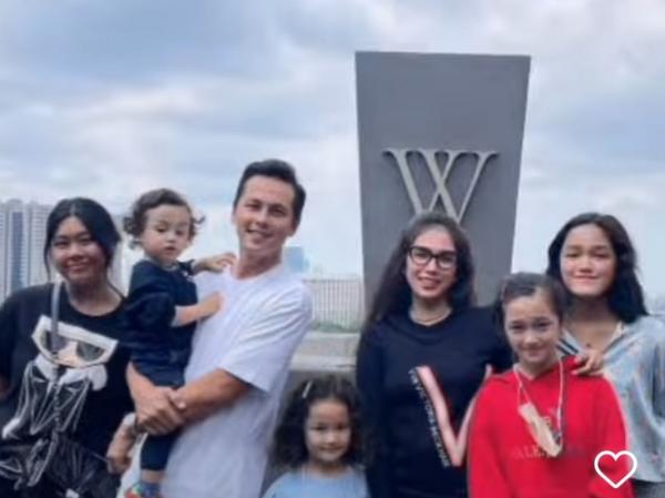 Artis dekat dengan mertua. (Foto: instagram)