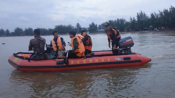 Perahu Pecah Dihantam Ombak, 2 Pemancing Selamat 1 Hilang Tenggelam di Perairan Jepara
