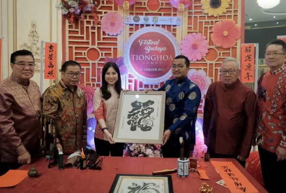 Wamenparekraf Angela Tanoesoedibjo menghadiri perayaan Imlek dalam tajuk Festival Budaya Tionghoa di Kota Medan. (Foto: ist)