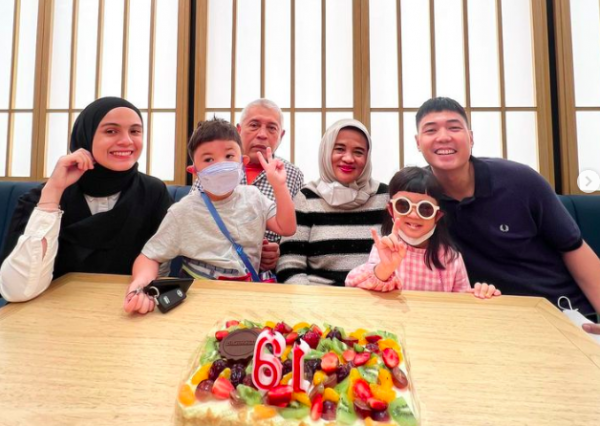 Artis Dekat dengan Orangtua. (Foto: Instagram)