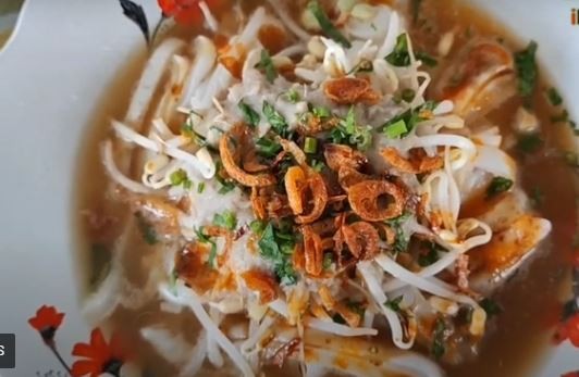 Makanan khas Bangka Belitung, Pantiau sekilas mirip kwetiau. (Foto: iNews TV)