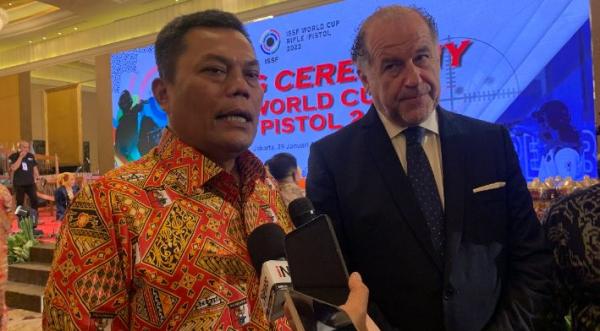 Perbakin Joni Supriyanto Ketum Perbakin, Joni Supriyanto sebut hari pertama Kejuaraan Dunia Menembak 2023 berjalan lancar (Foto: Andika Rachmansyah/MPI)