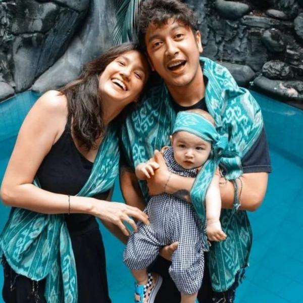 Artis pria tak malu lakukan pekerjaan rumah. (Foto: Instagram)