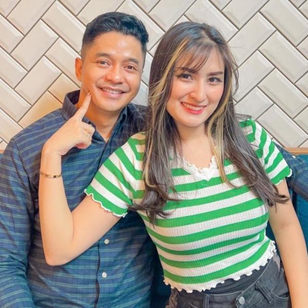 Artis pria tak malu lakukan pekerjaan rumah. (Foto: Instagram)