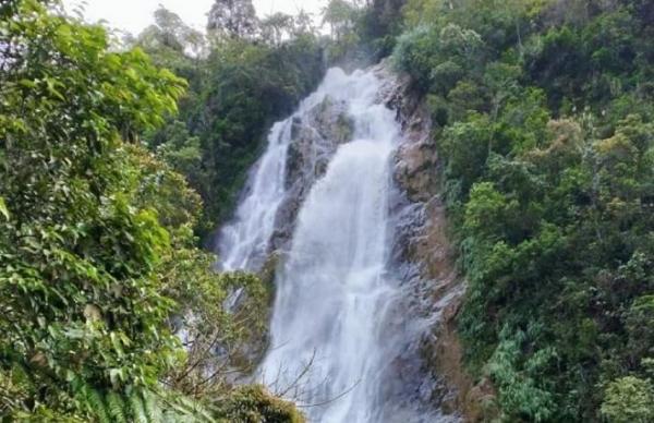 Salah satu objek wisata menarik di Desa Sembungan, Wonosobo yakni air terjun. (Foto: Kemenparekraf)