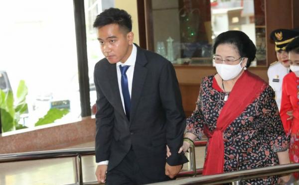Gibran bersama Megawati saat bertemu di Semarang, Senin (30/1/2023). Foto: Antara