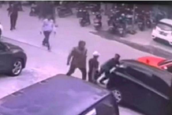Anak Anggota DPRD Wajo yang Videonya Viral Pukul Jukir Ditetapkan Polisi sebagai Tersangka