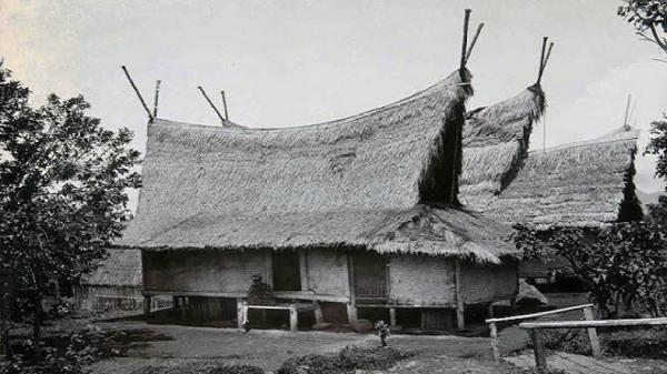Rumah tradisional berarsitektur Julang Ngapak. (FOTO: ISTIMEWA)