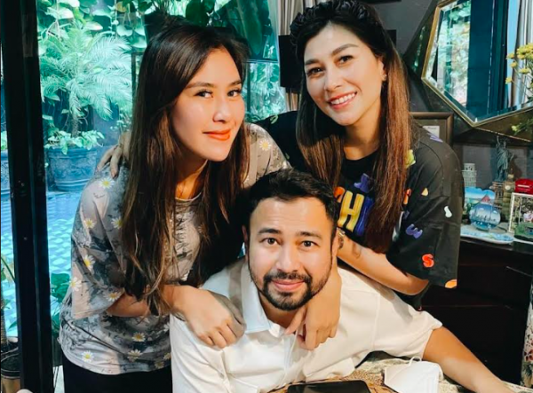 Artis kakak beradik sukses di dunia hiburan dan bisnis. (Foto: Instagram)