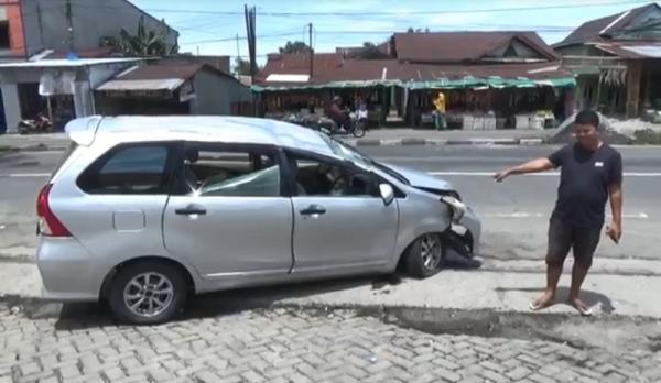 Kronologi Minibus Berpenumpang 5 Orang Terbalik, Sopir Diduga Mengantuk