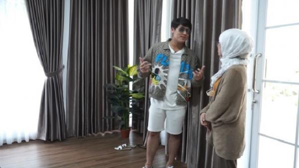 Dominan dinding kaca. (Foto: Youtube.com/Rizky Billar)