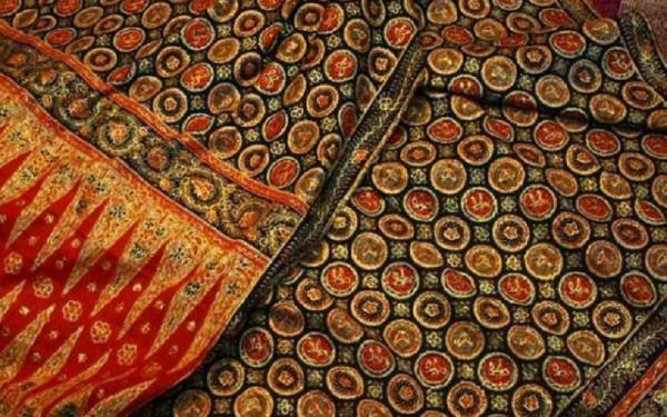 Menjelajahi Keindahan dan Makna Motif Batik Indonesia: Sebuah Warisan Budaya yang Tak Ternilai