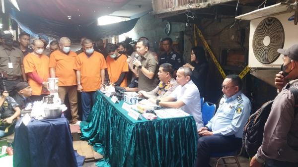 Ada Dapur Ekstasi di Kampung Kumuh Johar Baru, Polisi Bekuk 4 Orang