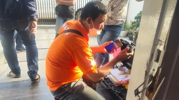 Rumah dibobol maling Polisi lakukan olah TKP di rumah yang dibobol maling (Ira Widyanti/MNC Portal)