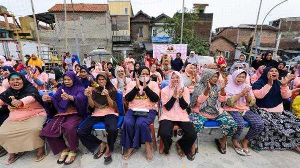 Puluhan Emak-Emak di di Panyileukan Bandung Dapat Pelatihan Budi Daya Jangkrik