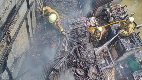 Kebakaran Landa Bangunan 3 Petak di Petojo Utara, Diduga karena Korsleting Listrik