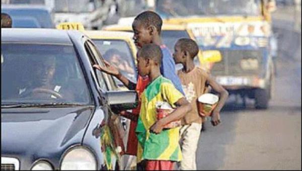 Pengemis merupakan salah satu permasalahan sosial yang dihadapi banyak kota di dunia, salah satunya di Lagos, Nigeria. (Foto: vanguardngr)
