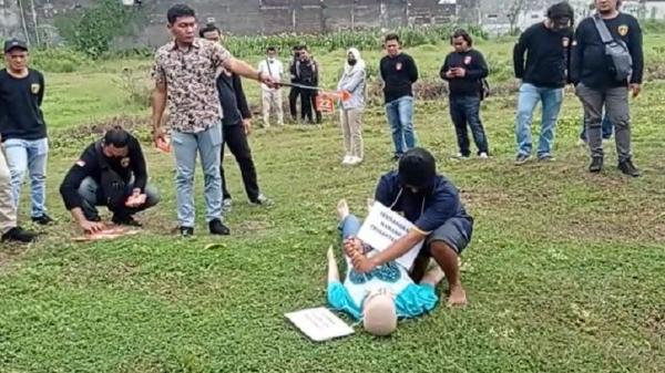 Pra Rekonstruksi Kasus Pembunuhan Siswi SMP Di Sukoharjo, Ini Fakta ...