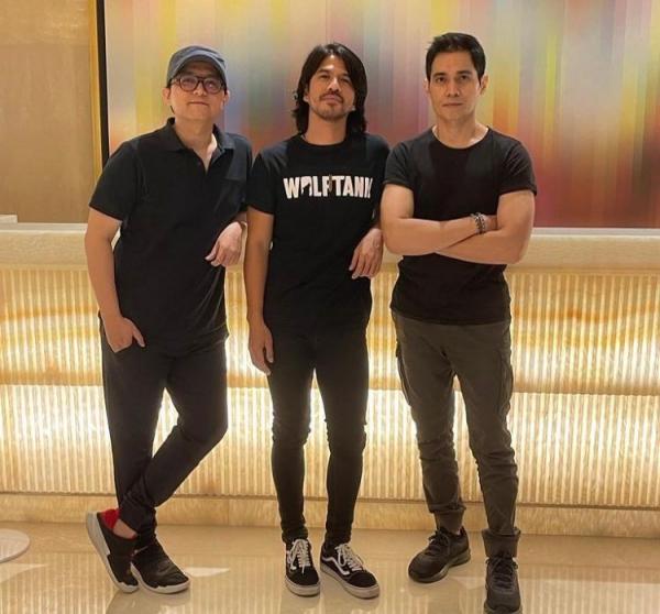 Tyo Nugros bersama sesama musisi