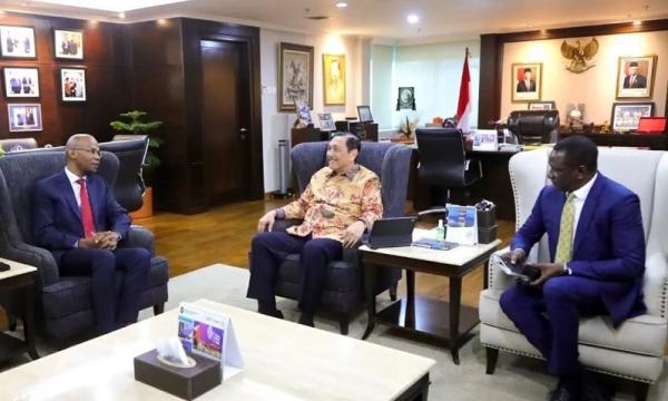 Menko Marves, Luhut Binsar Pandjaitan menerima kunjungan Menteri ESDM Republik Tanzania Mr January Yusuf Makamba. (Foto: Instagram @luhut.pandjaitan)