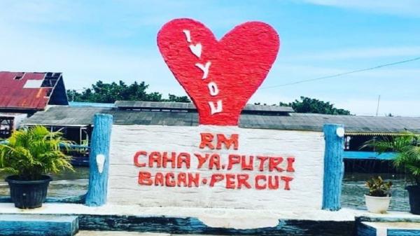 Restoran Terapung di Percut Sei Tuan, RM Terapung Cahaya Putri