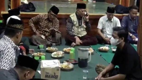 Tahlilan keluarga Nia Marlinda di Denpasar, Bali. (Foto: Wira Dana)