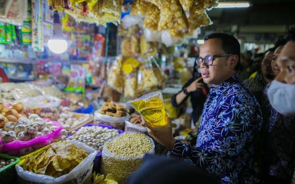 Wali Kota Bogor Bima Arya Sidak Minyakita di Pasar, Begini Hasilnya