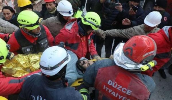 3 Pemuda Turki Diselamatkan setelah 8 Hari Lebih Tertimbun Puing Bangunan akibat Gempa Dahsyat